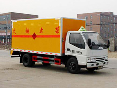 危險(xiǎn)品廂式運(yùn)輸車